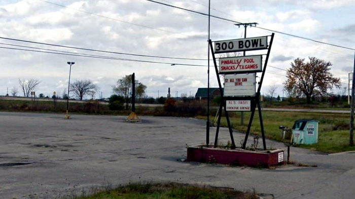 300 Bowl - Street View (newer photo)